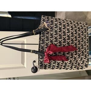 Michael Kors Big Signature Logo Tote Bag with Charm and Bow NWOT